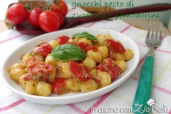 Gnocchi al pesto di zucchine e pomodorini