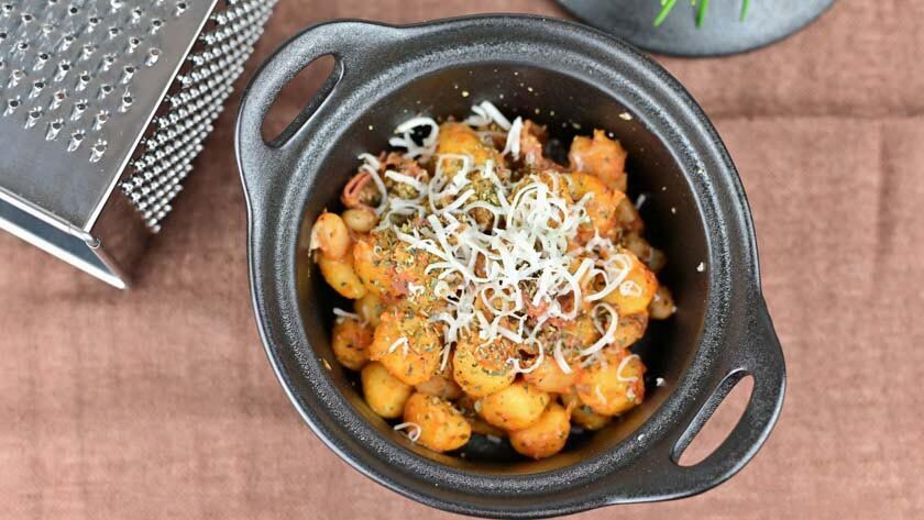 Gnocchi con fagioli cannellini e ricotta di capra