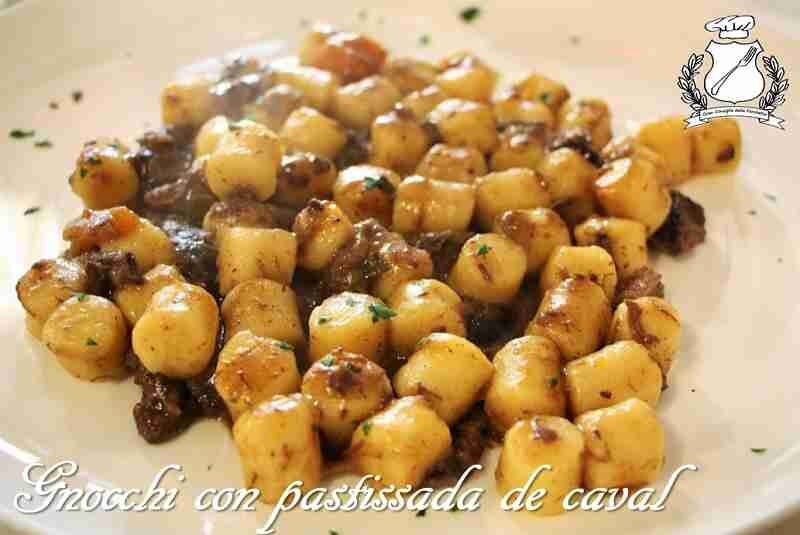 Gnocchi con pastissada de caval