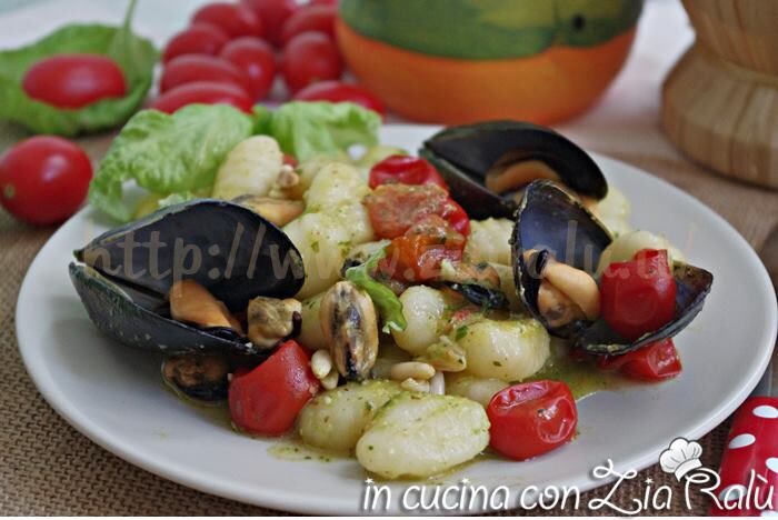 Gnocchi cozze e pesto di zucchine