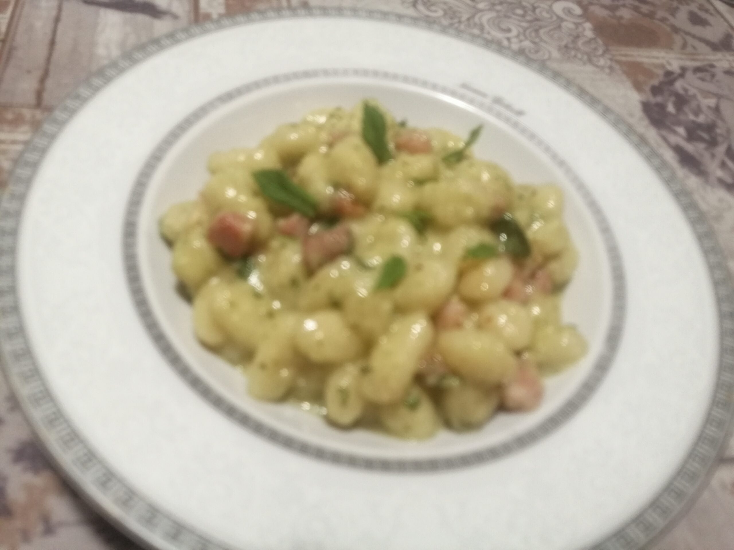 Gnocchi di patate al pesto di zucchine e menta