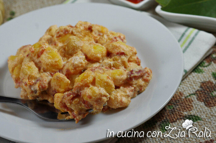 Gnocchi ricotta e datterini pelati