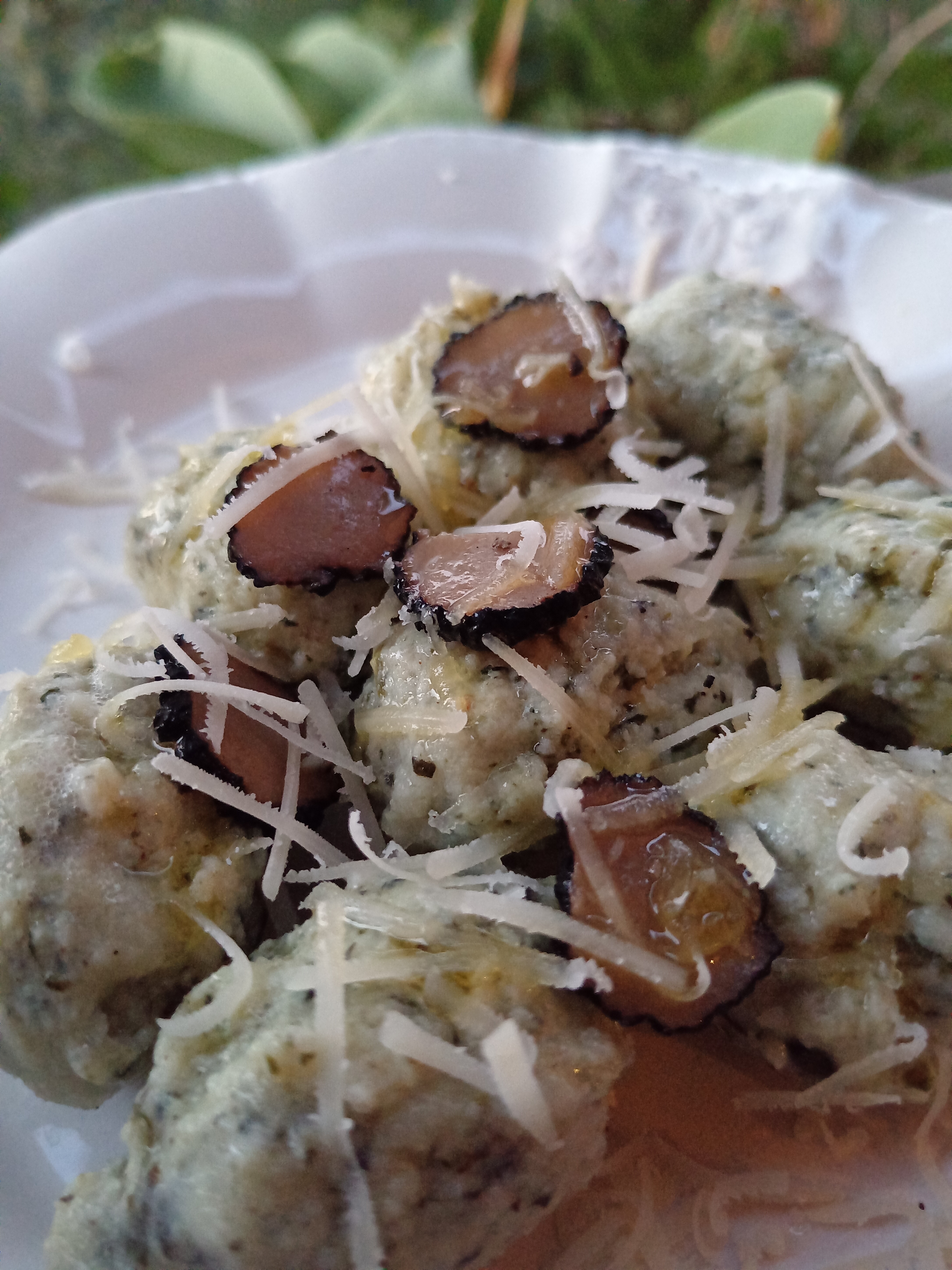 "gnudi" ricotta e ortica con tartufo