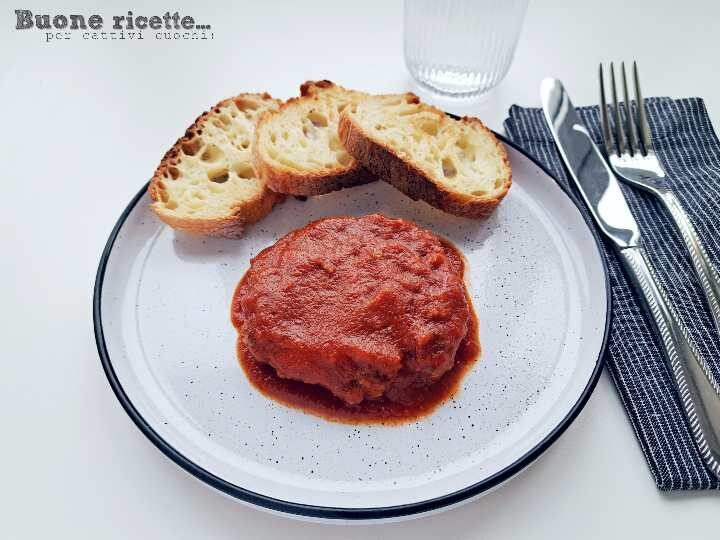 Hamburger in umido alla pizzaiola