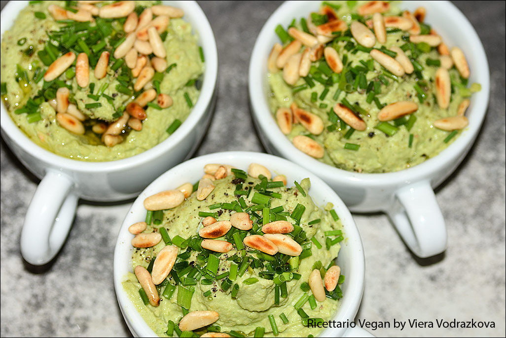 Hummus di ortiche di primavera senza glutine