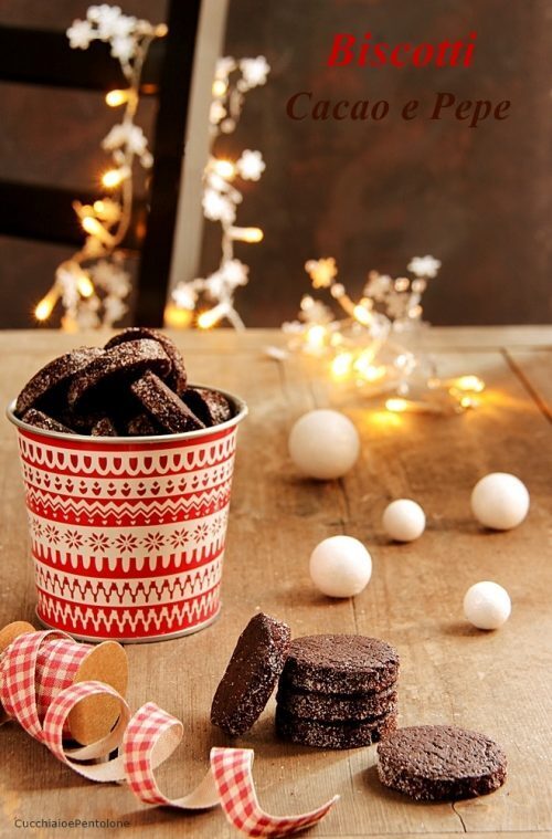 Idee per natale: biscotti al cacao e pepe
