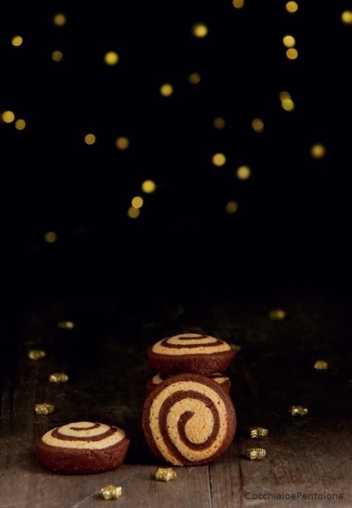 Idee per natale: biscotti girella al cacao e arancia