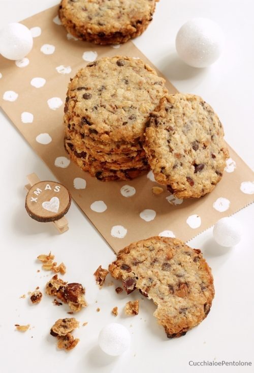 Idee per natale. cookies alle mandorle e avena di ottolenghi