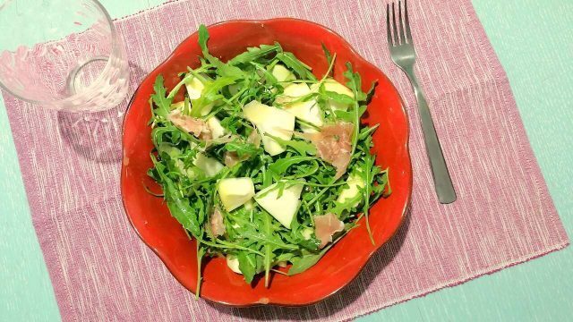 Insalata con cedro e prosciutto crudo