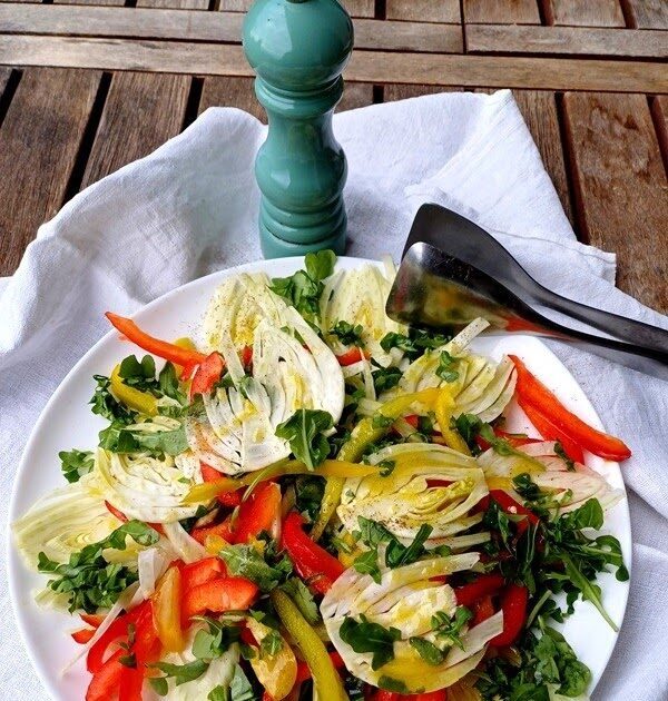 Insalata con finocchio, rucola e peperoni