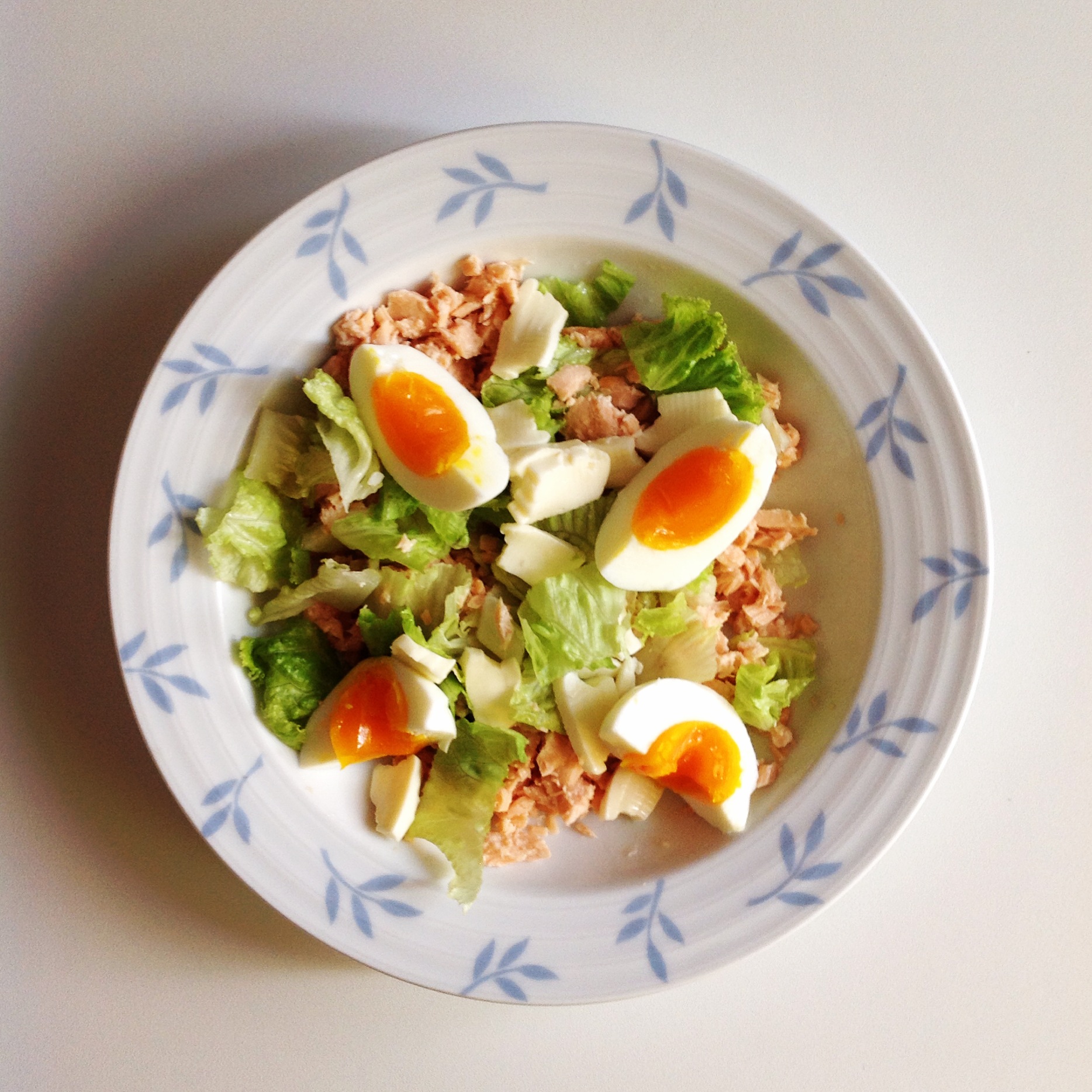 Insalata con salmone e uova