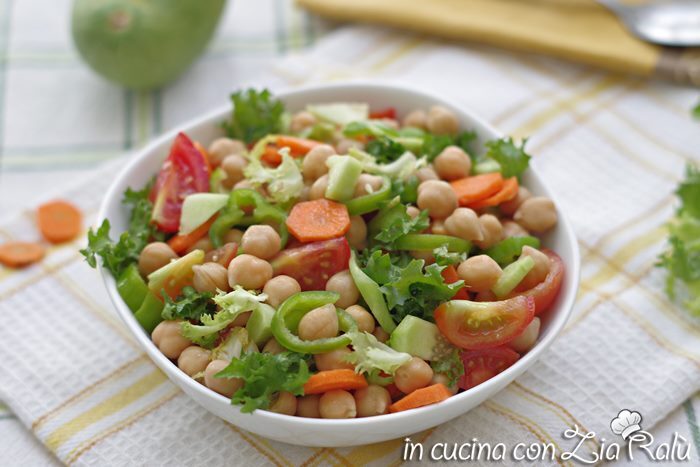 Insalata di ceci e pomodori
