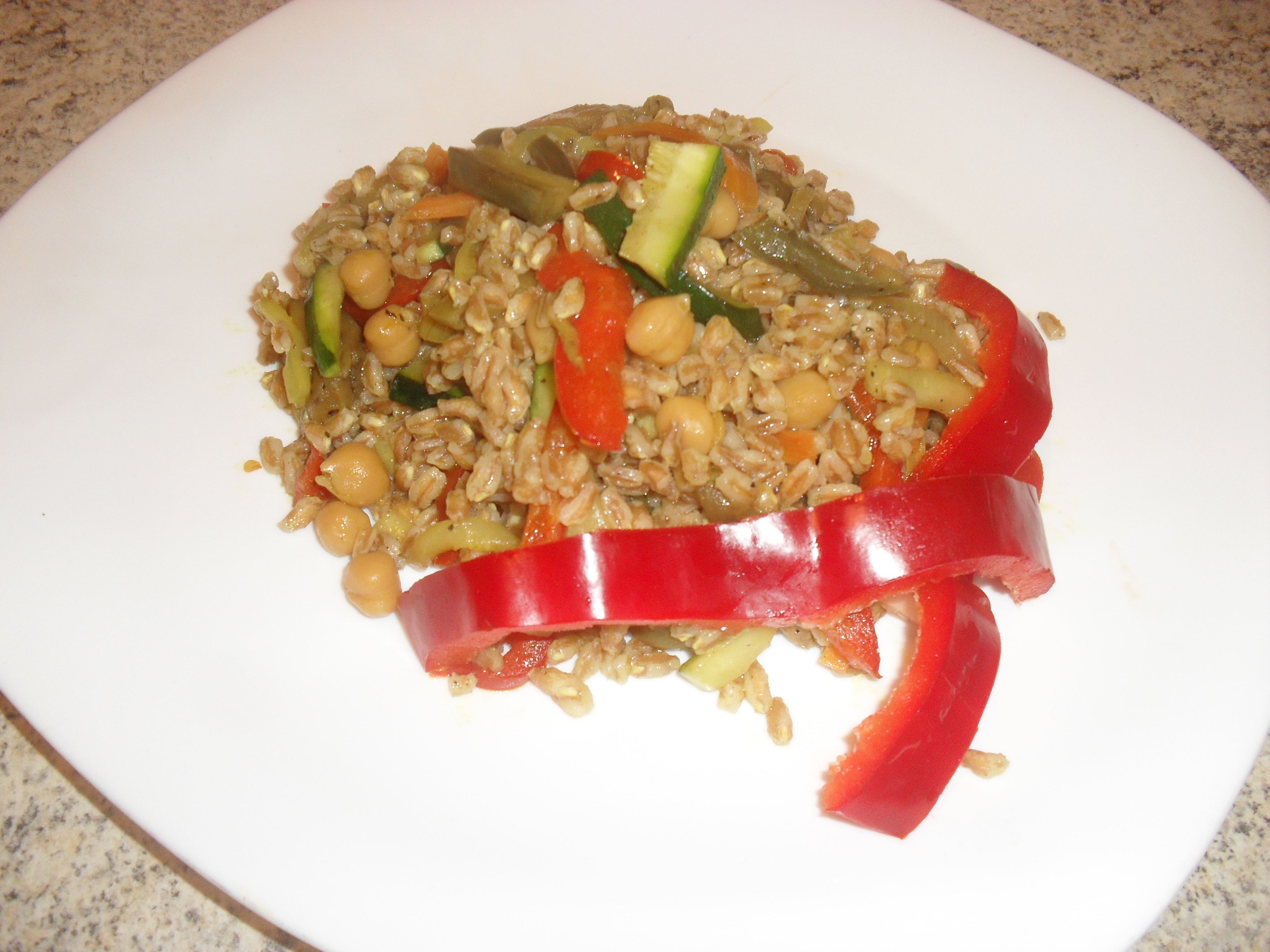 INSALATA DI FARRO CON VERDURE ALLE SPEZIE