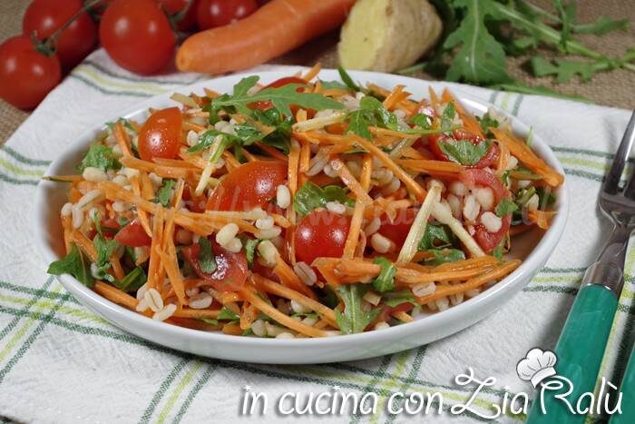Insalata di orzo e verdure allo zenzero
