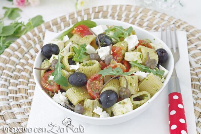 Insalata di pasta fredda pesto e primosale