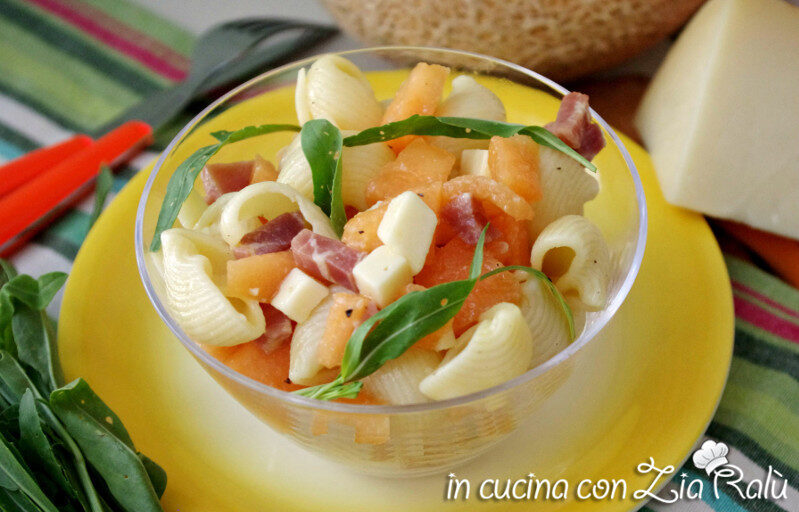 Insalata di pasta melone caciocavallo e prosciutto