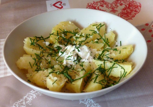 Insalata di patate e aneto