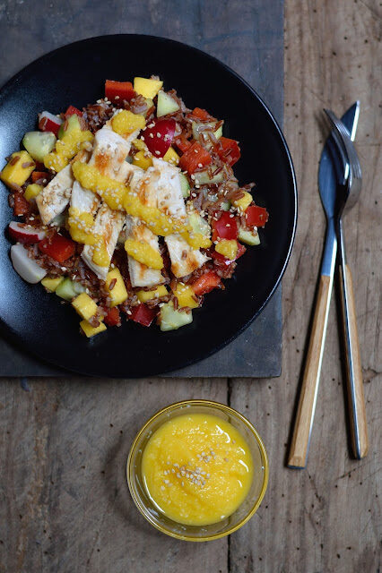 Insalata di pollo con riso rosso e dressing al mango per "passiamole in rivista"