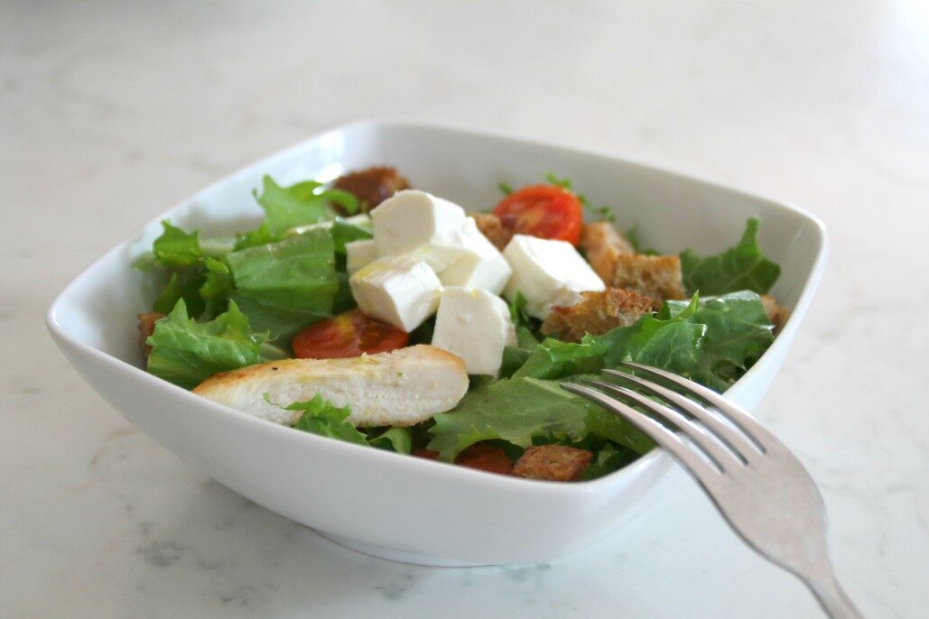 Insalata di pollo e sainte maure