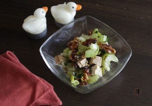 Insalata di sedano, noci e tofu affumicato: versione plant based di un tipico antipasto piemontese