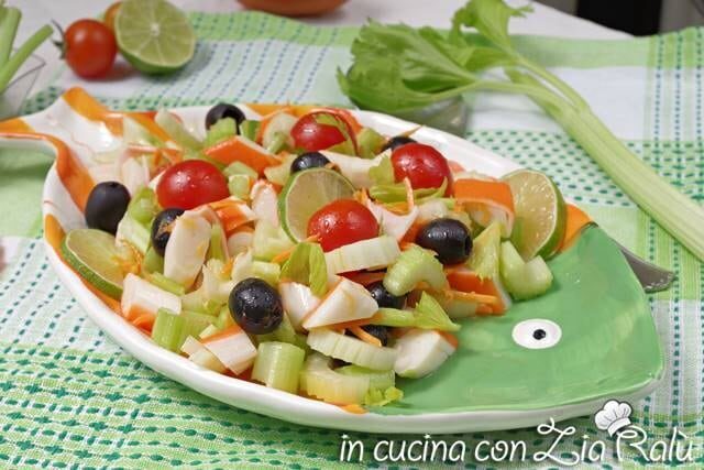 Insalata di surimi e verdure