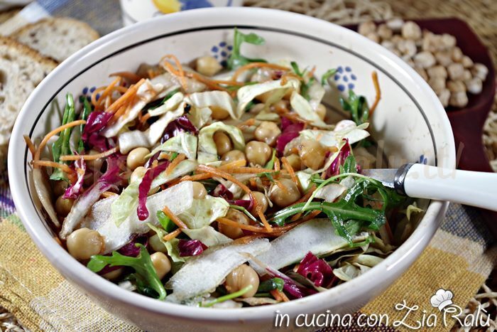 Insalata mista ceci e pere – piatto unico