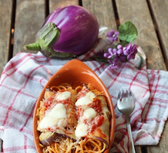 Involtini di melanzane con  spaghetti al sugo di pomodoro
