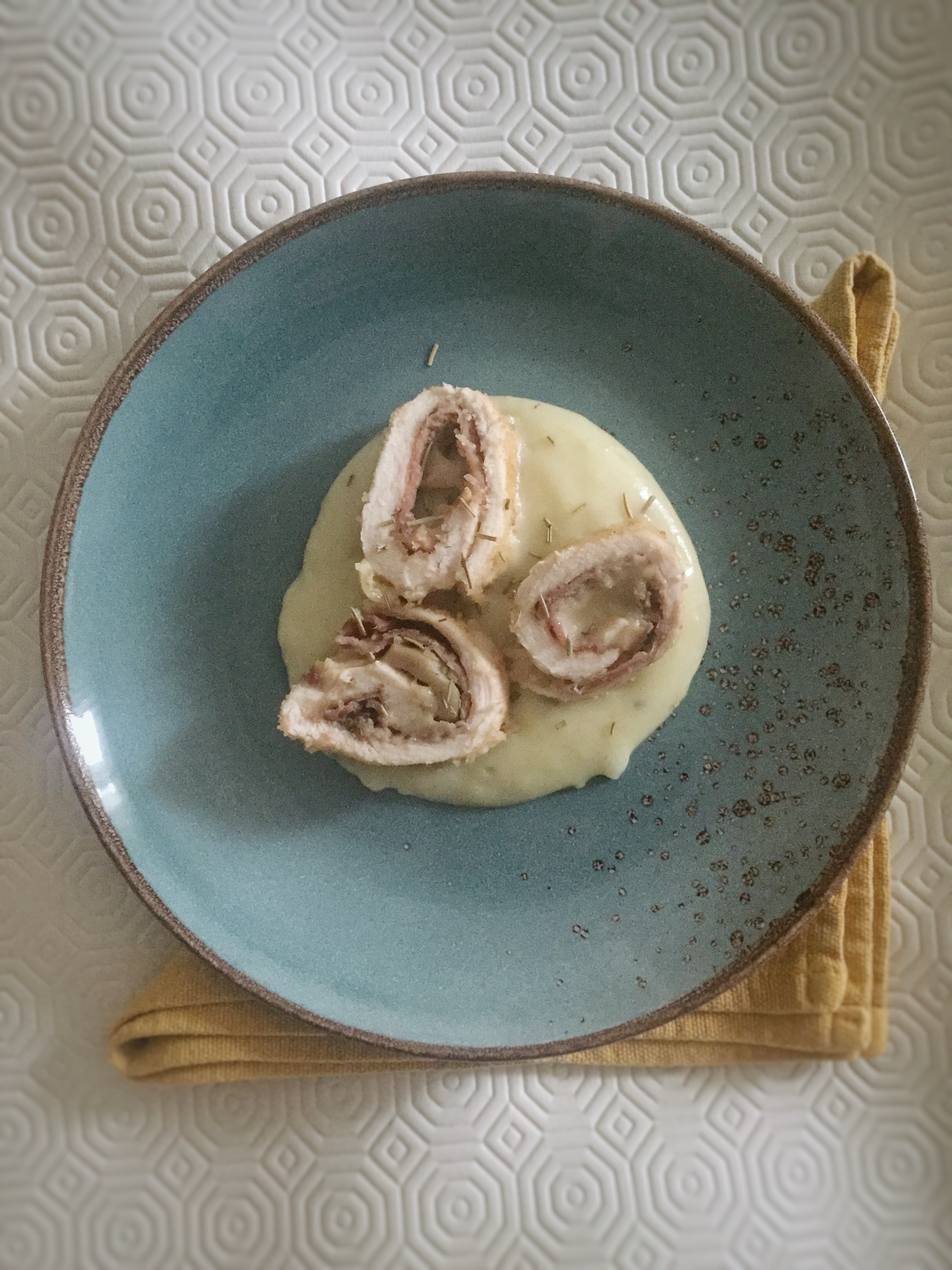 Involtini di pollo con crema ai funghi