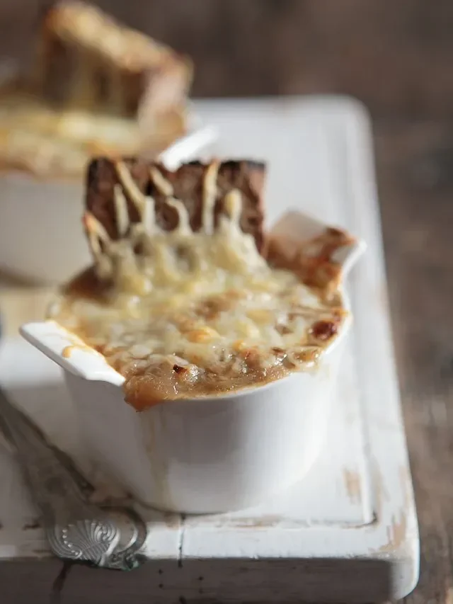 La soupe à l’oignon: la zuppa di cipolle francese