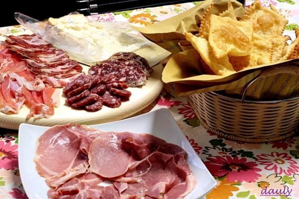 La torta fritta di parma per il calendario del cibo italiano