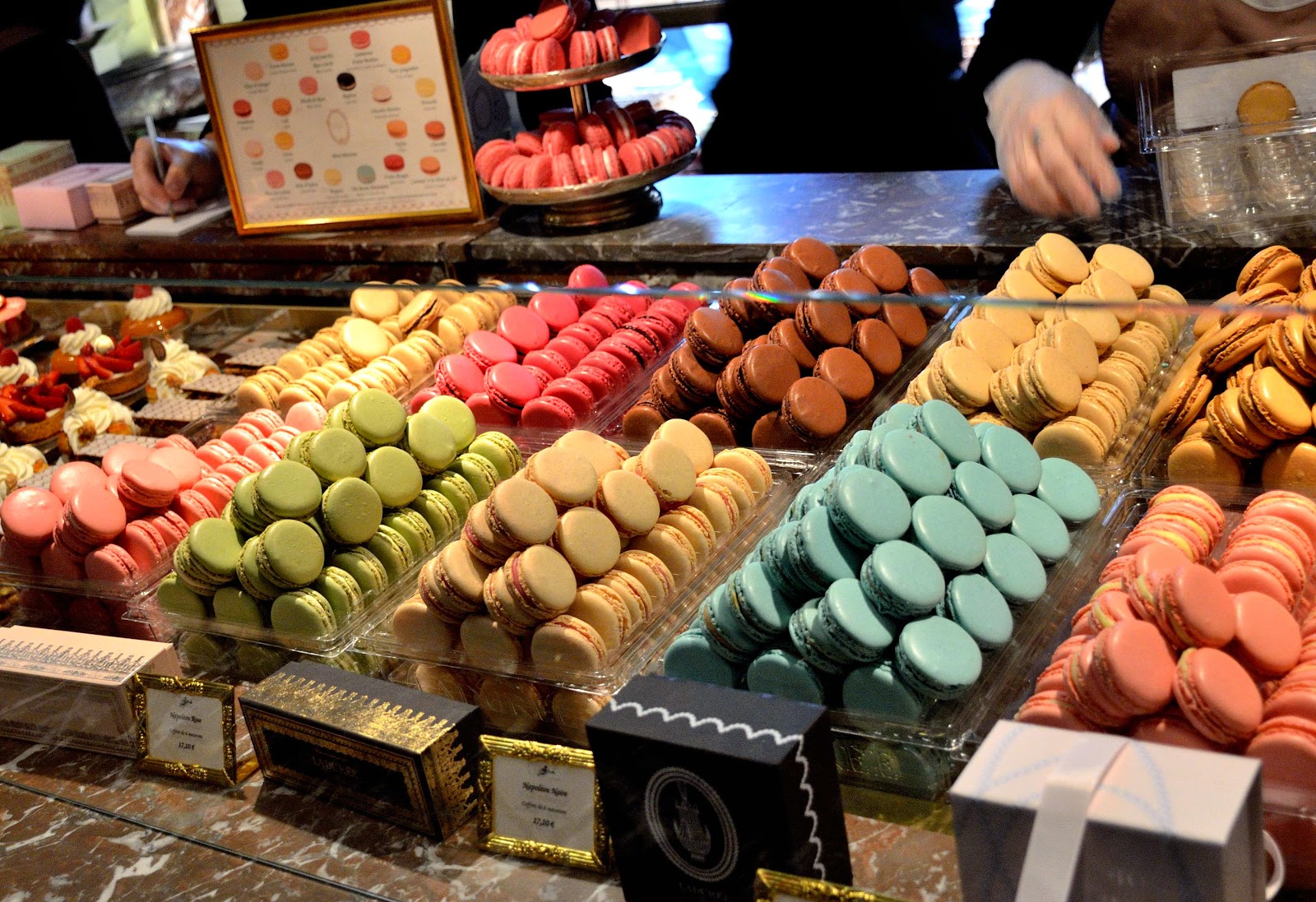 Ladurée – 75 avenue des champs elisées – 75008 paris