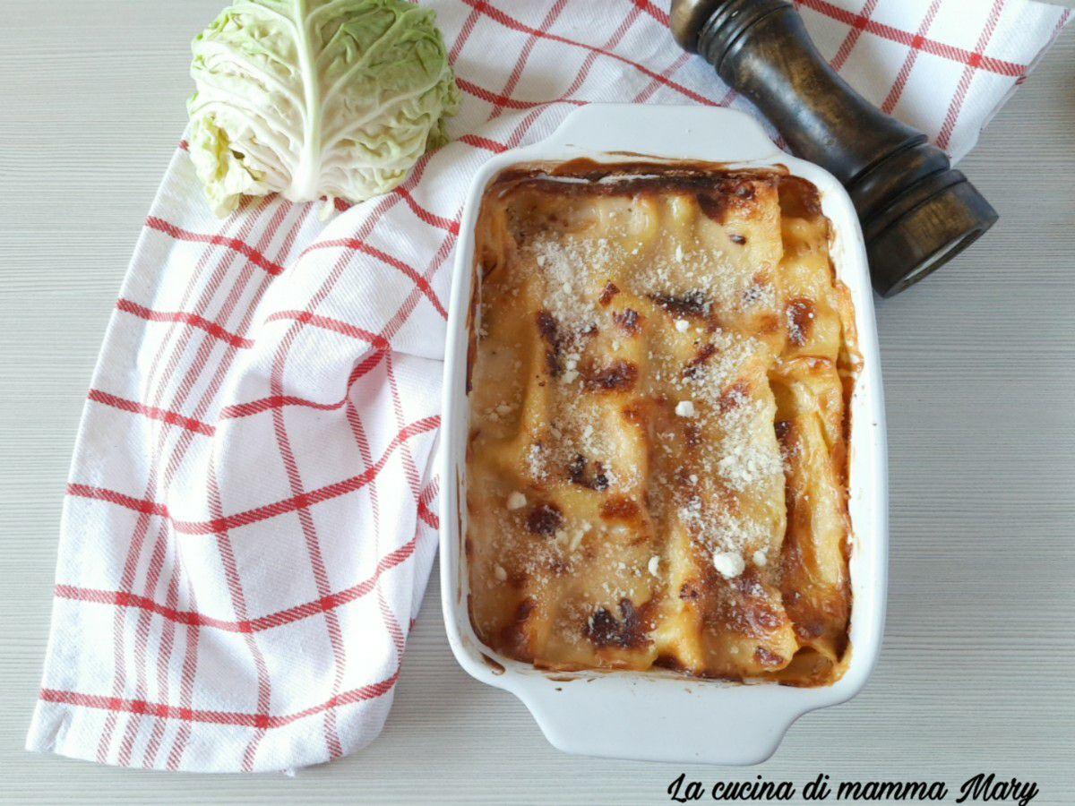 Lasagna con verza e salsiccia