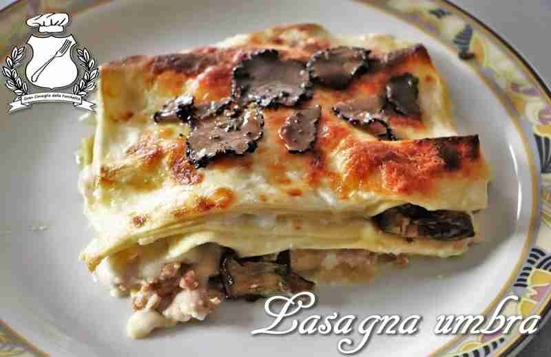 Lasagna umbra (funghi, tartufo e salsiccia)