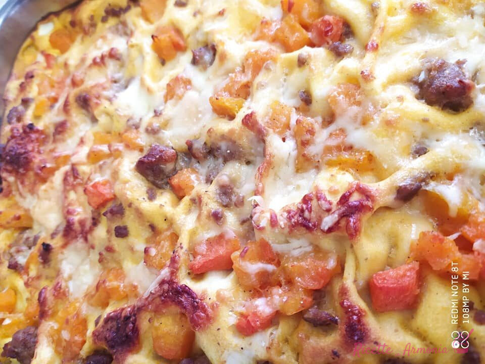 Lasagne con zucca, salamella e formaggi misti