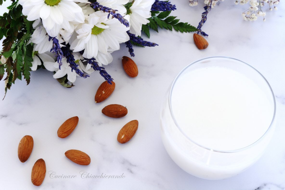 Latte di mandorle