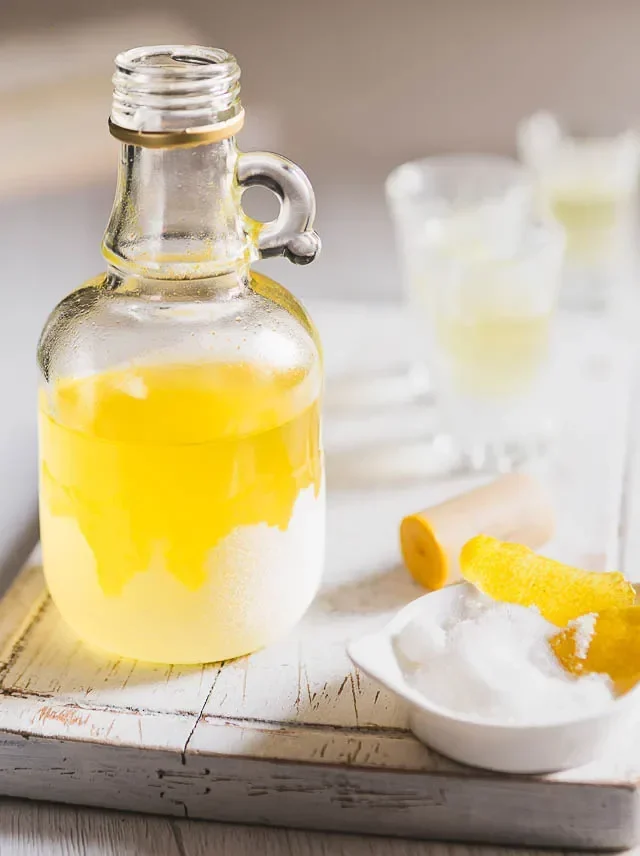 Limoncello fatto a casa con limoni di sorrento