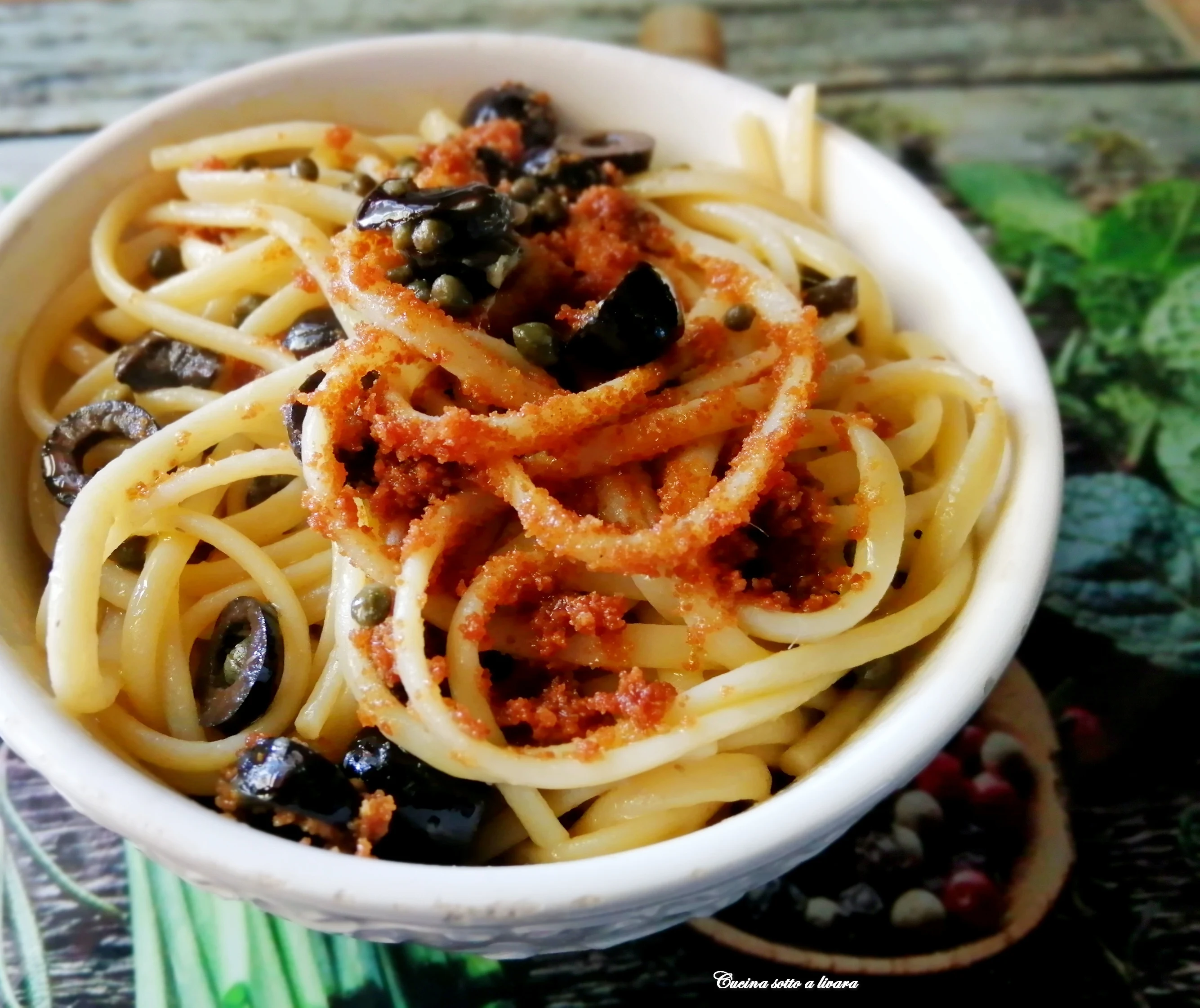 Linguine con olive e pane grattugiato