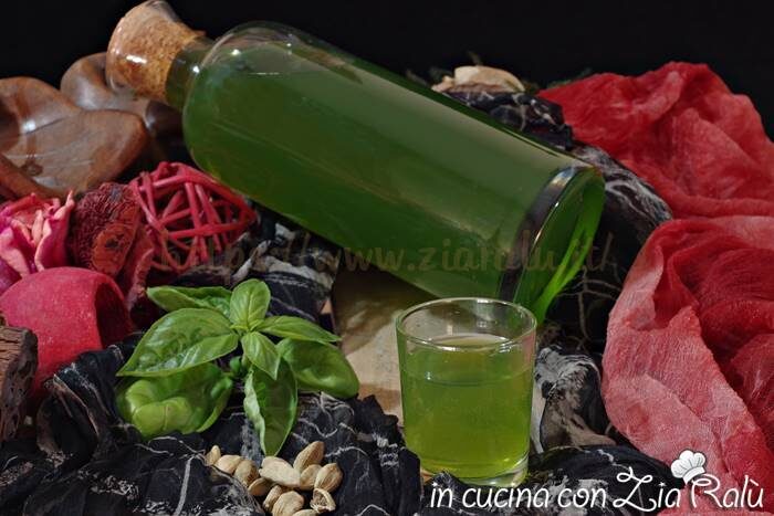Liquore al basilico e cardamomo – digestivo