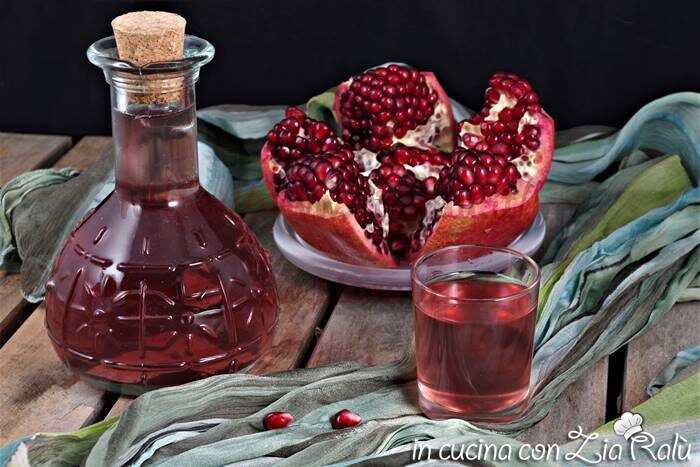 Liquore alla melagrana aromatizzato alla vaniglia