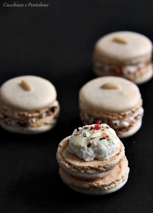 Macarons salati per mtc n.62 ricotta di bufala, mela annurca, pinoli, ricotta di bufala, bottarga, arancia e gelatina di zibibbo