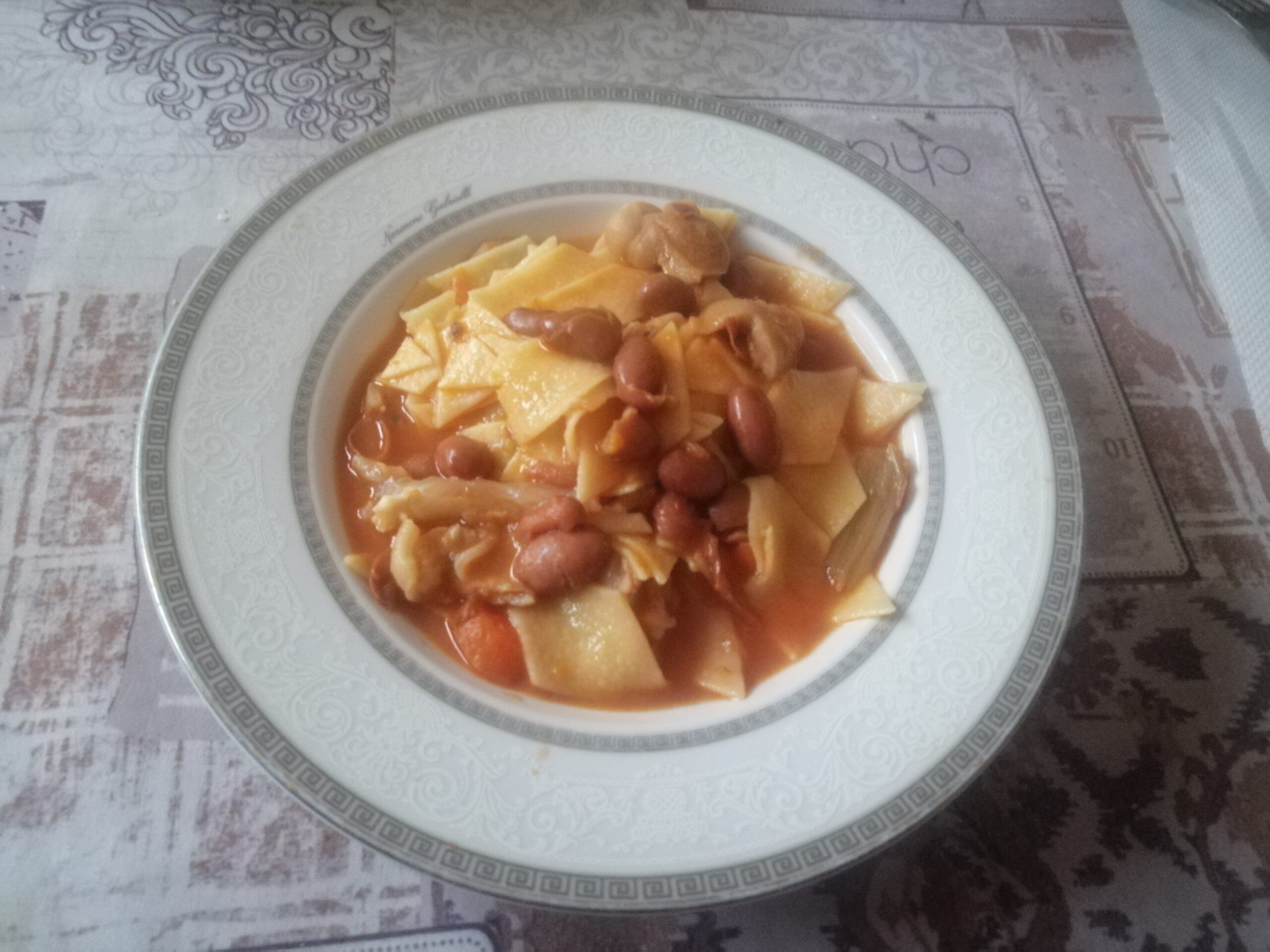 Maltagliati con fagioli e piedini di maiale