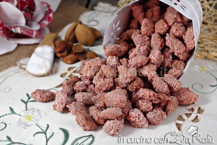 Mandorle pralinate – ricetta facile