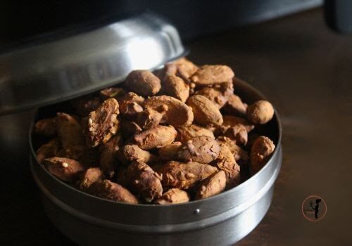 Mandorle speziate e croccanti in soli 8 minuti con la friggitrice ad aria, l’aperitivo non sarà più lo stesso!