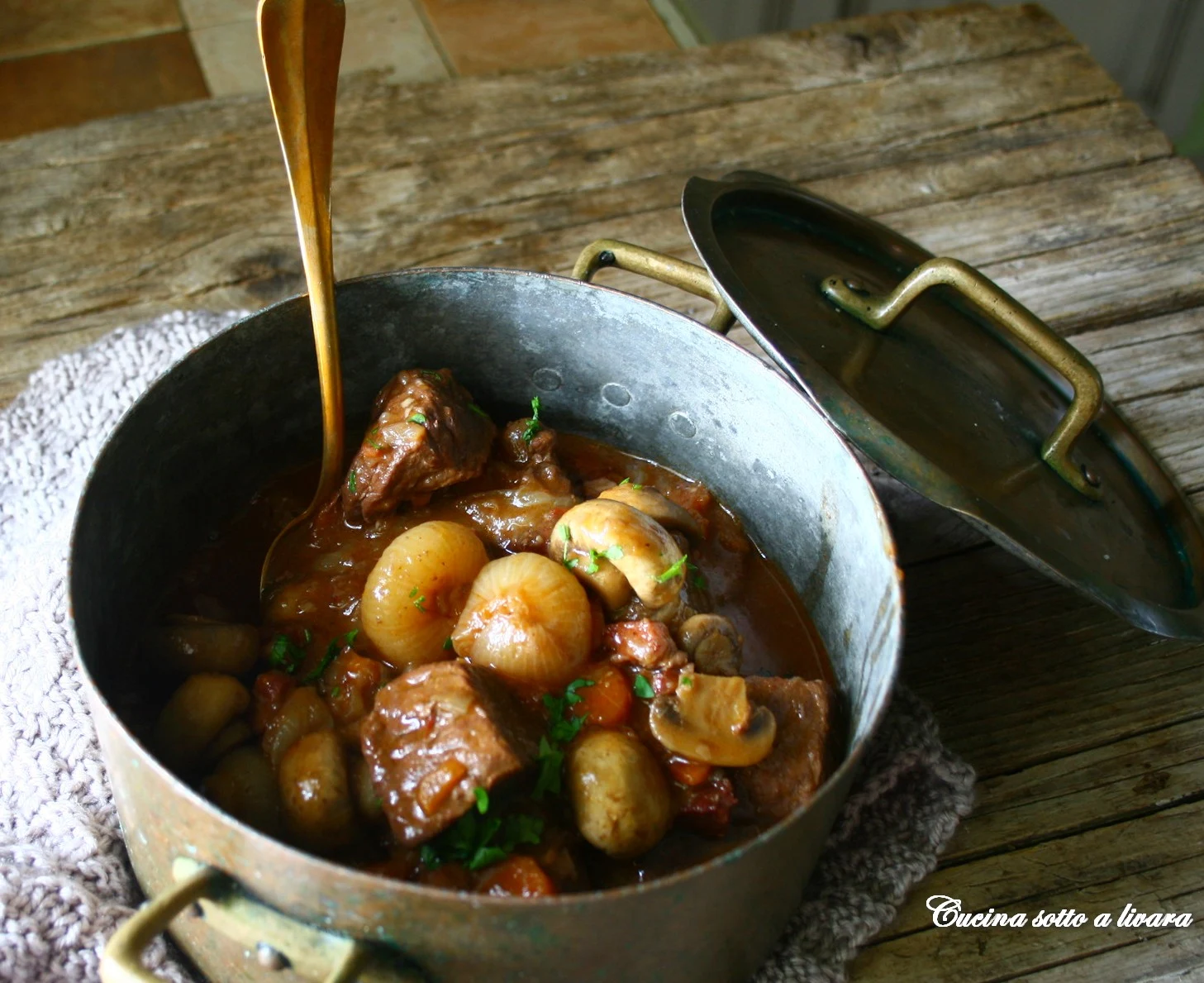 MANZO ALLA BORGOGNONA