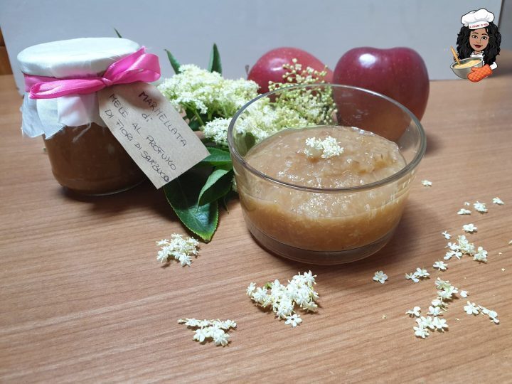 Marmellata di mele al profumo di fiori di sambuco