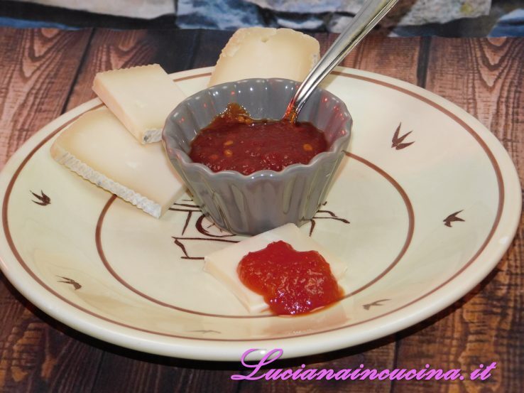 Marmellata piccantina al pomodoro