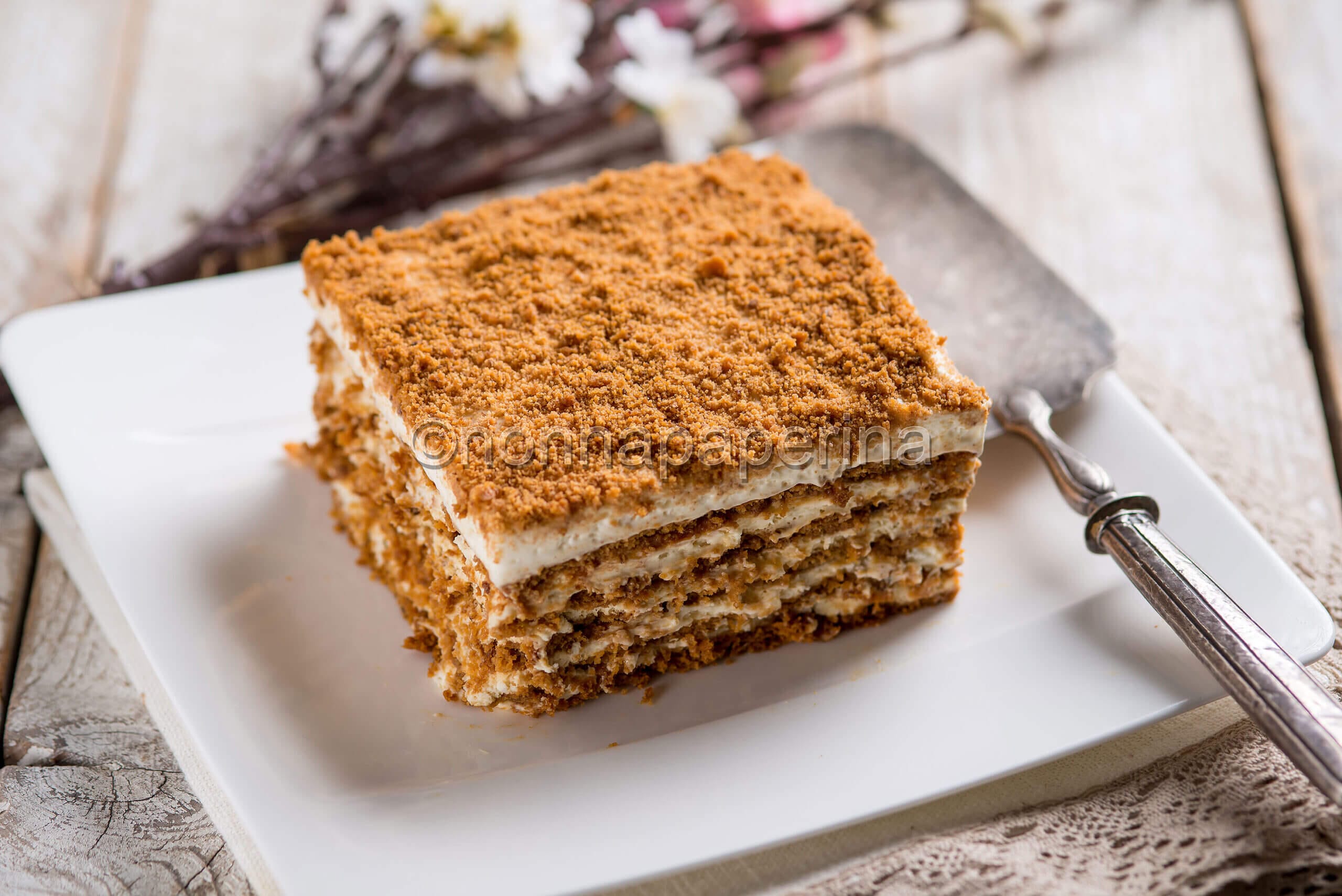 Medovik honey cake, la torta al miele della cucina russa