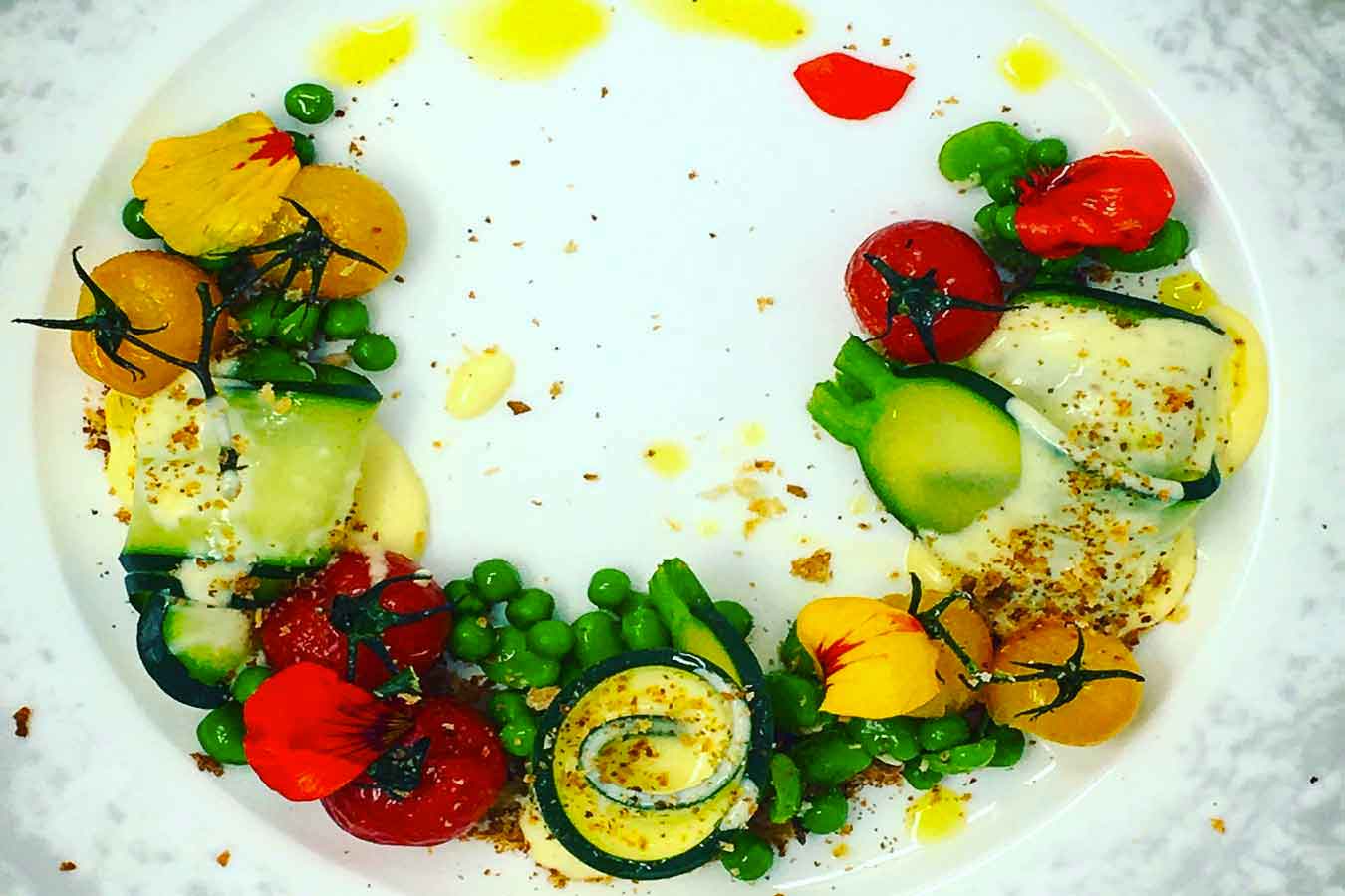 Mezza luna di verdurine croccanti e fonduta di brie