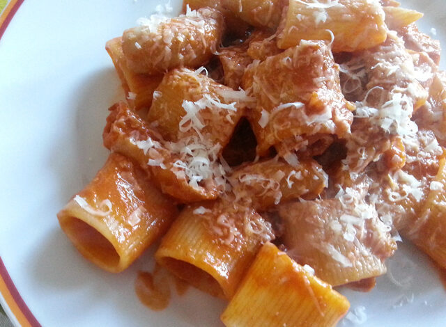 Mezzi paccheri alla pajata