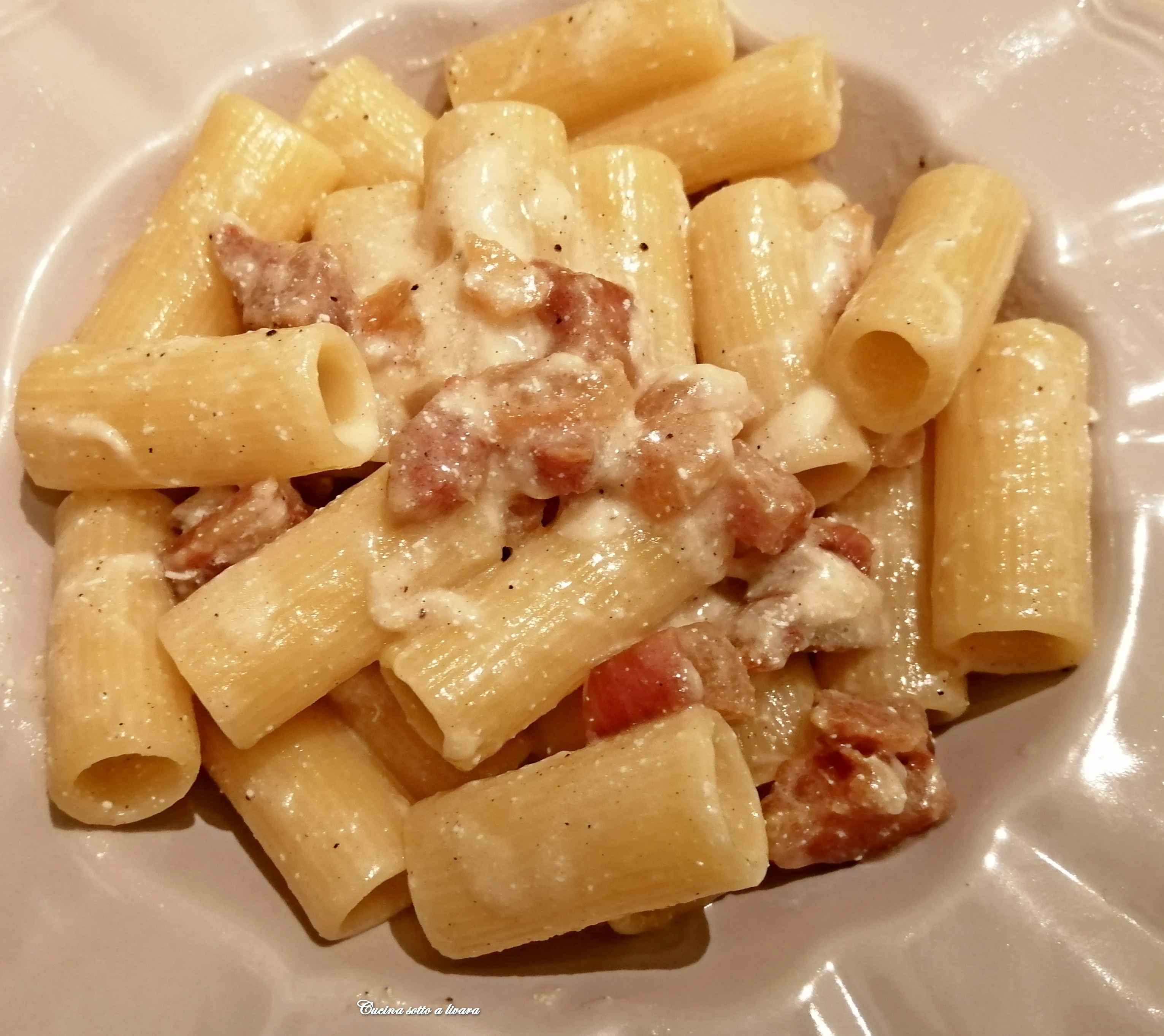 Mezzi rigatoni alla gricia